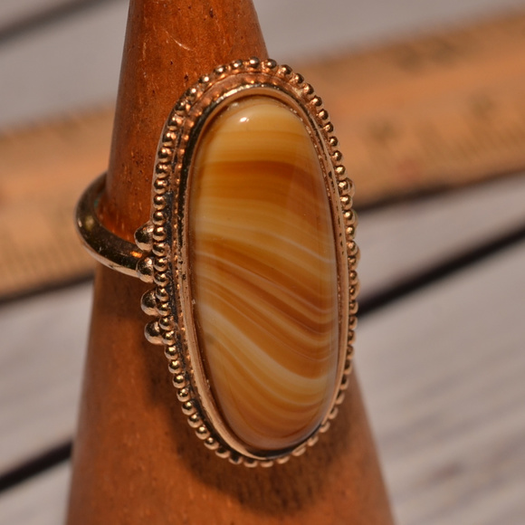 Avon large marbled gemstone gold plate ring size 4 - Picture 8 of 8